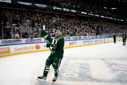 Färjestads Jack Berglund jublar