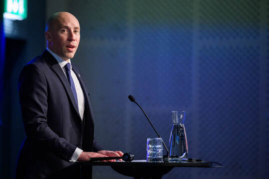s ordförande Simon Åström