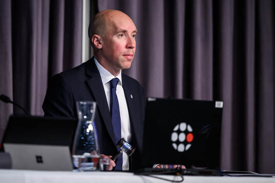 s ordförande Simon Åström