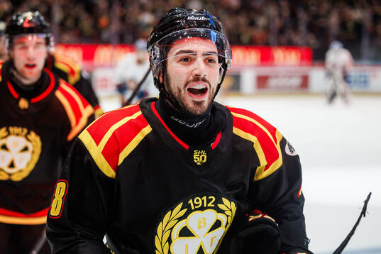 Brynäs Bobby Trivigno jublar