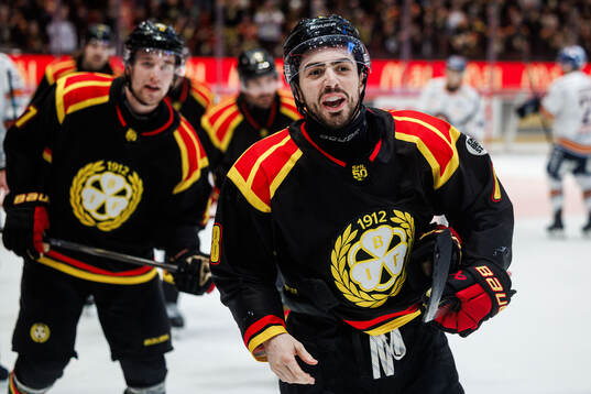 Brynäs Bobby Trivigno jublar