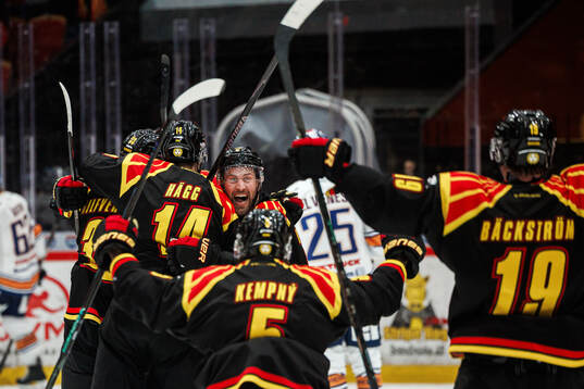 Brynäs Jakob Silfverberg jublar med Johan Larsson