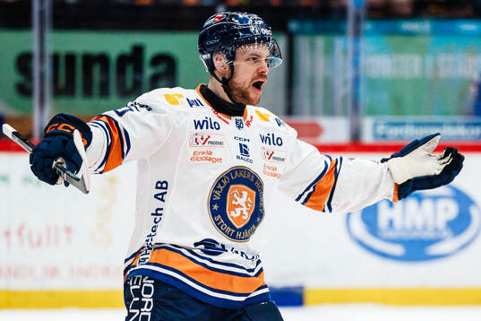 Växjös Lucas Elvenes jublar