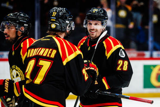 Brynäs Johannes Kinnvall och Mattias Norlinder jublar