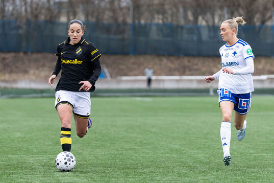 AIKs Anna Oscarsson och IFK Norrköpings Beatrice Persson
