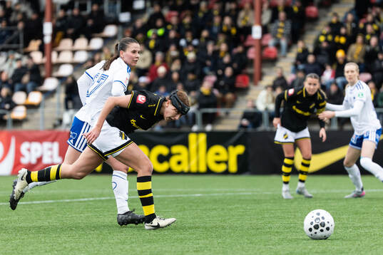 IFK Norrköpings Josefin Harrysson och AIKs Olivia Garcia