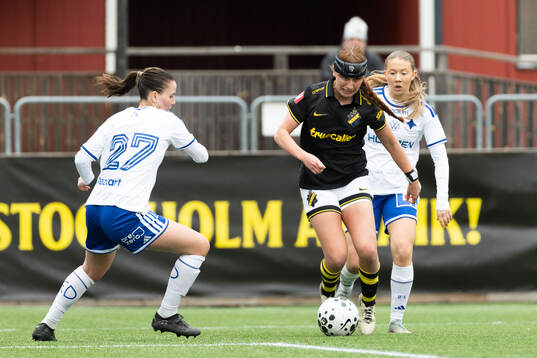 IFK Norrköpings Josefin Harrysson och AIKs Olivia Garcia