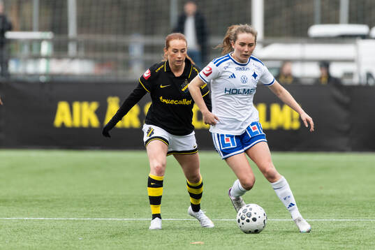 AIKs Ella Reidy och IFK Norrköpings Matilda Kristell