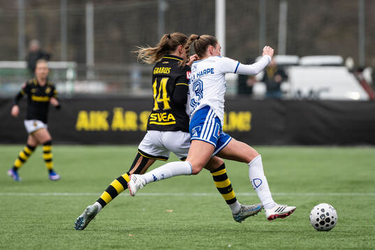 AIKs Adelisa Grabus och IFK Norrköpings Deborah-Anne De la
