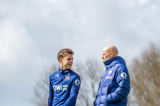 Felix Horn Myhre and Ståle Solbakken, head coach of the
