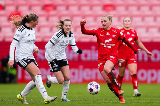 Cille Nilsen of Rosenborg and Karoline Haugland of Brann