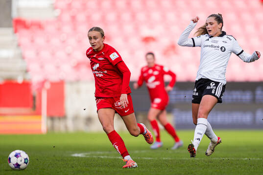 Lauren Davidson of Brann and Irene Dirdal of Rosenborg