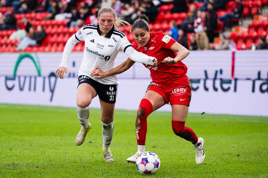 Andrea Buberg of Rosenborg and Brenna Marie Lovera of Brann