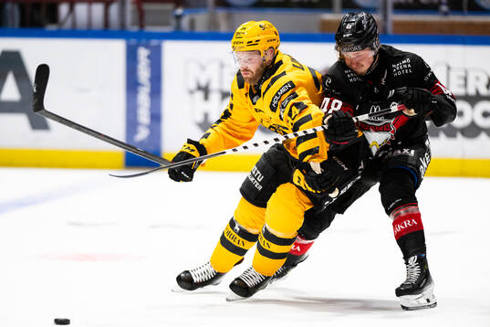 Malmö Redhawks Lauri Pajuniemi och Skellefteås Oscar
