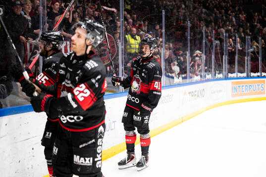 Malmö Redhawks Isac Pagels jublar