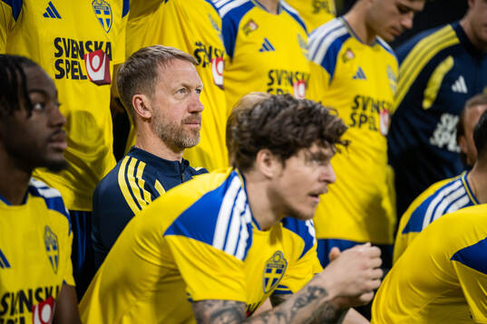 Anthony Elanga, Victor Nilsson Lindelöf and head coach