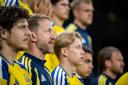 Victor Nilsson Lindelöf and head coach Graham Potter of