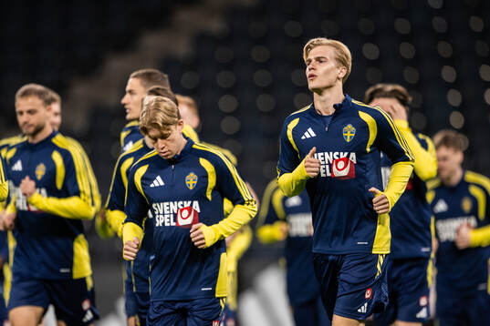 Daniel Svensson and Viktor Gyökeres of the Swedish