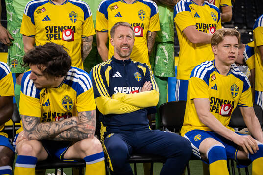 Victor Nilsson Lindelöf, head coach Graham Potter and