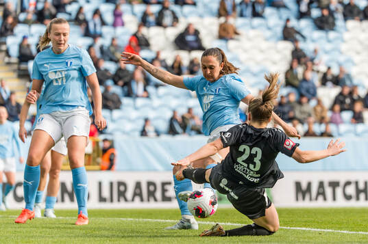 Malmö FFs Isabella D'Aquila och IK Uppsalas Ebba Ronquist