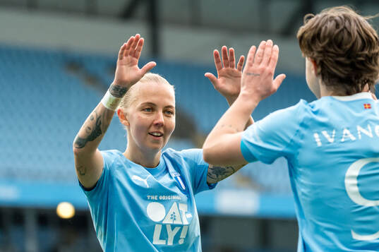 Malmö FFs Nathalie Hoff Persson och Miljana Ivanovic jublar