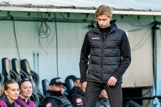 IK Uppsalas tränare Julius Brekkan deppar