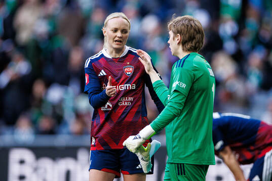 Rosengårds Emma Pennsäter och målvakt Moa Edrud