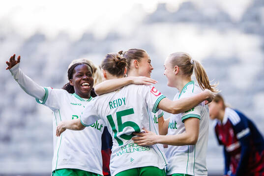 Hammarbys Sofia Reidy jublar med Vivienne Lia, Svea