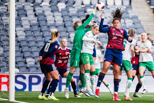 Rosengårds rmålvakt Moa Edrud och Jo-Anne Agbor Tataw