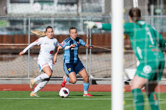 Växjö DFFs Tilda Sandén och Djurgårdens Elin Westlund