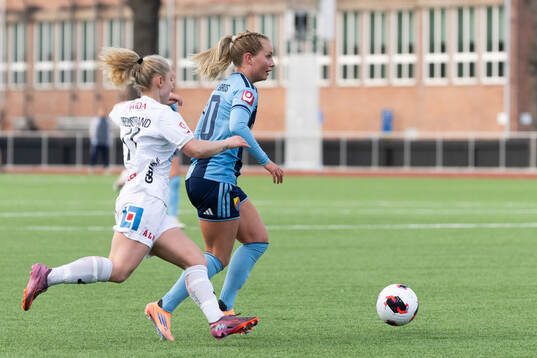Växjö DFFs Sophia Redenstrand och Djurgårdens Maria