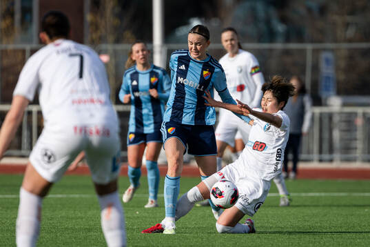 Djurgårdens Fabienne Bartholdson och Växjö DFFs Suzu