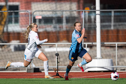 Växjö DFFs Tilda Sandén och Djurgårdens Elin Westlund