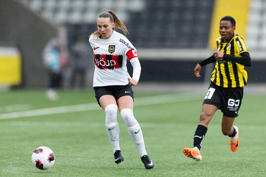 Brommapojkarnas Frida Thörnqvist och Häckens Halimatu