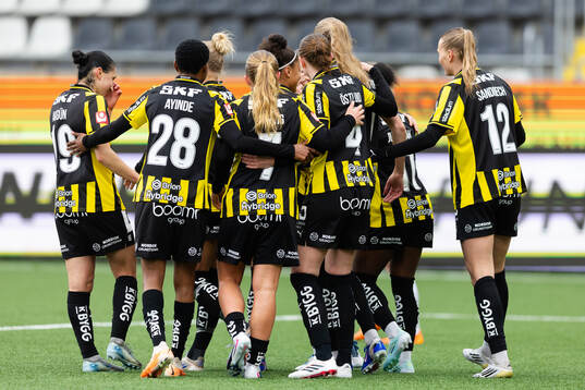 Häckens spelare jublar