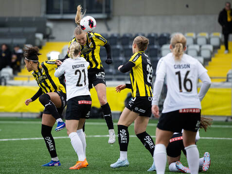 Häckens Stine Sandbech nickar