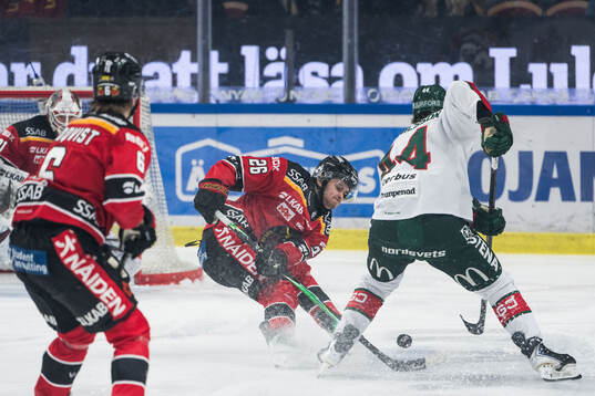 Luleås Oliwer Sjöström och Frölundas Noah Dower Nilsson