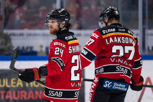 Luleås Brendan Shinnimin och Oskari Laaksonen deppar