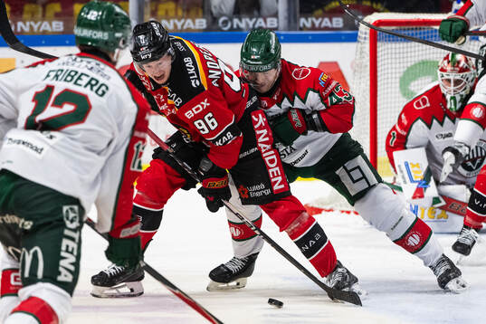 Luleås Pontus Andreasson och Frölundas Tom Nilsson