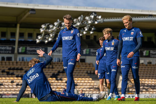 Odin Bjørtuft, Morten Thorsby and players of the Norwegian