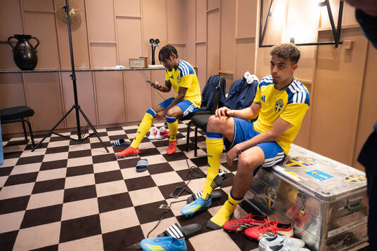 Anthony Elanga and Yasin Ayari of the Swedish national