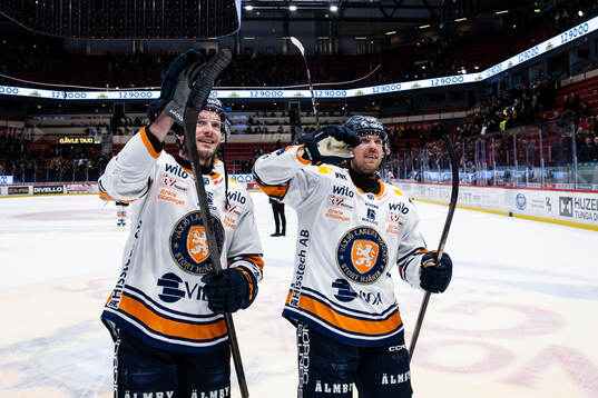 Växjös Brogan Rafferty jublar