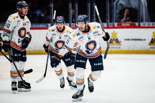 Växjös Brogan Rafferty jublar