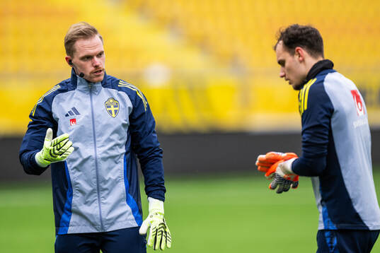 Goalkeeper coach Patrik Abrahamsson and goalkeeper Elis