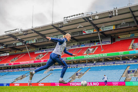 Bläddra bland fler bilder av Football, Norway, training