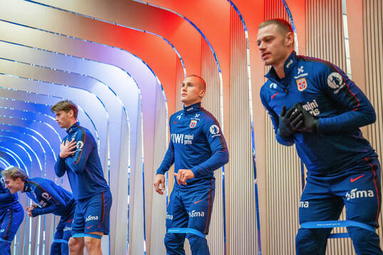 Leo Østigård and players of the Norwegian national