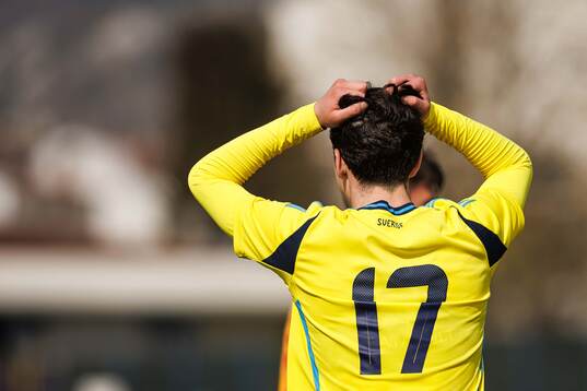 Bläddra bland fler bilder av Football, UEFA European Under-17 Qualifier, Montenegro - Sweden