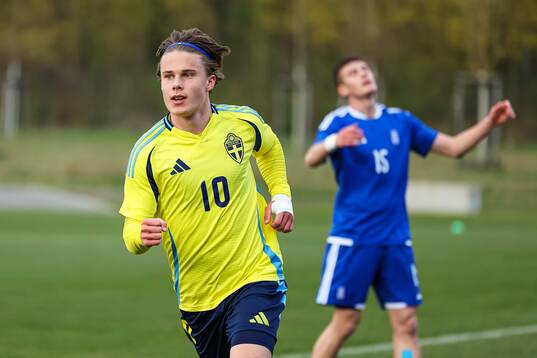 Bläddra bland fler bilder av Football, UEFA U19 European Qualifiers , Sweden - Greece