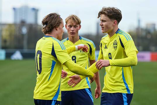 Love Arrhov of Sweden celebrates