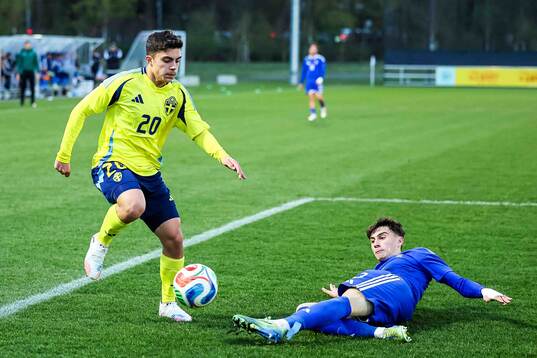 Oliver Kapsimalis of Sweden